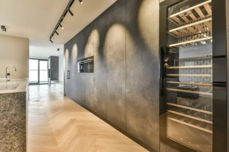 Superficie de cocina revestida con microcemento de grano fino